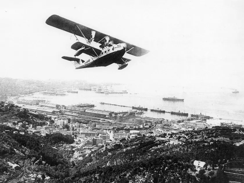 L'idrovolante Cant 10 del primo volo commerciale italiano: collegò Trieste a Torino