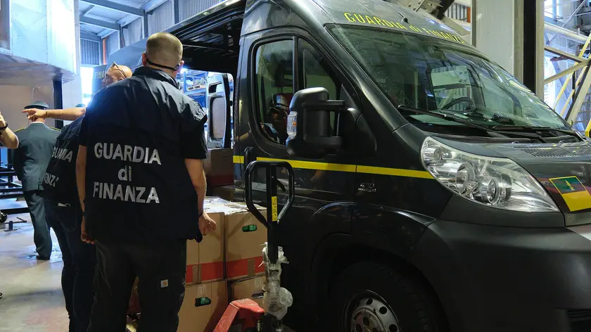 Parte della cocaina sequestrata, finita nell’inceneritore (foto Massimo Silvano)