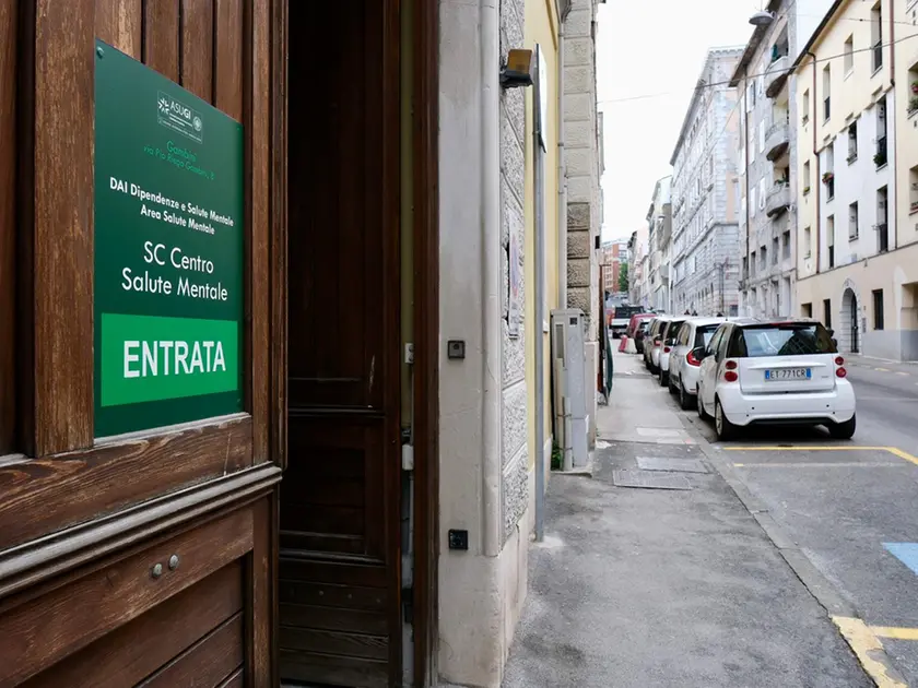 L'ingresso del Centro di salute mentale di via Gambini, a Trieste