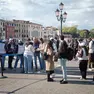 Code alla stazione di Venezia per il controllo del ticket di accesso (InterPress)