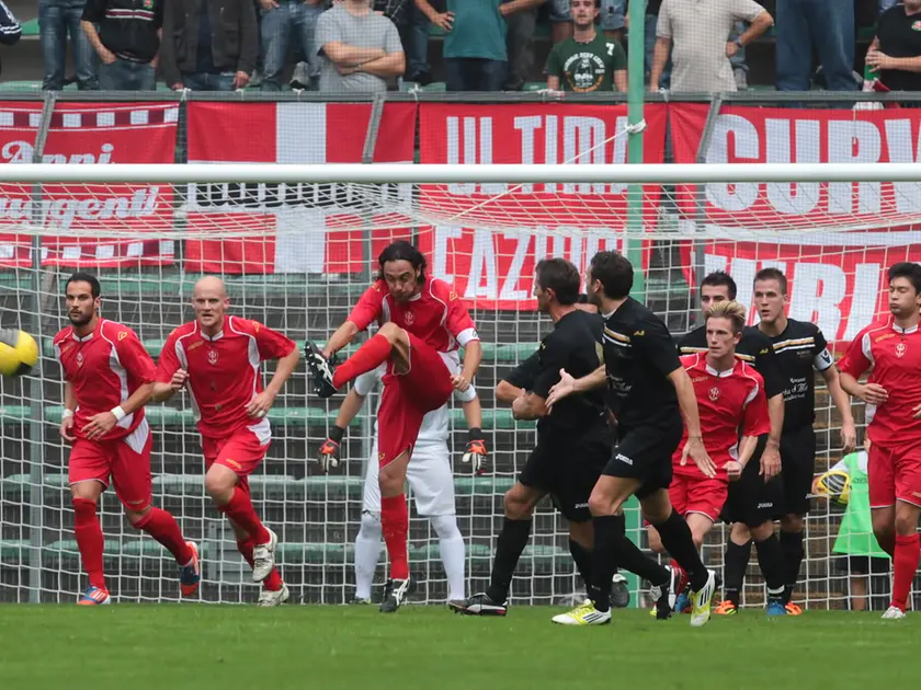 Vianello in una azione difensiva nel 2012 (foto archivio Lasorte)