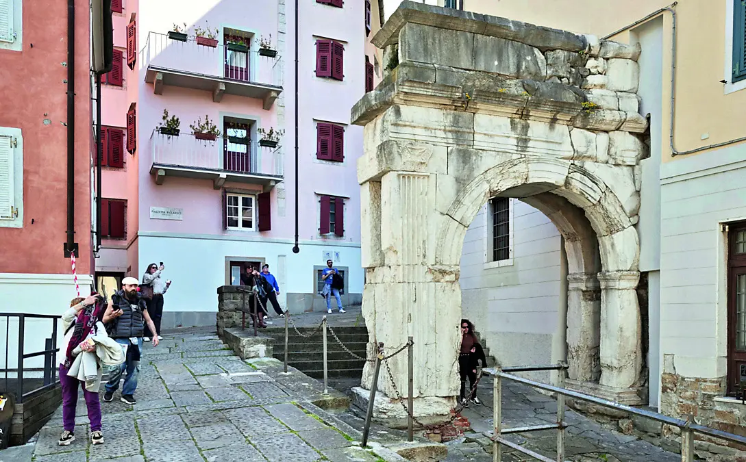 Nella foto di Andrea Lasorte l’arco di Riccardo oggi