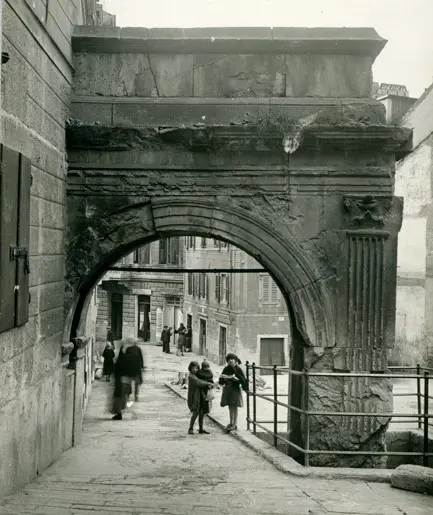 L’arco di Riccardo in un’immagine dell’inverno 1925-1926