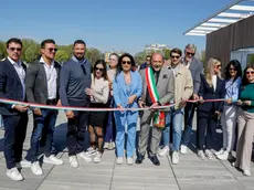 Il taglio del nastro con il sindaco Fasan e l’onorevole Cisint (a sinistra i fratelli Centazzo)