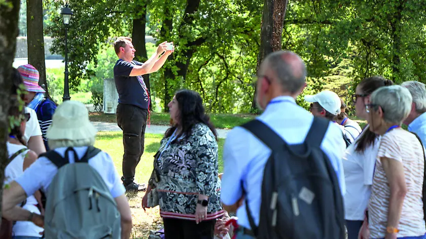 Turisti al parco Coronini: il palazzo resta chiuso ma l’area verde rimane aperta