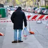 Macerie sul ciglio della strada, polvere e le finestre sventrate dell'esplosione: sono queste le immagini in via Baiamonti, il giorno dopo l'esplosione che ha reso inagibile un'intera palazzina. Sono venticinque le persone sfollate: nessuna vittima ma un cane è deceduto nell'incendio. Al momento due le ipotesi al vaglio degli inquirenti: il malfunzionamento della caldaia e una fuga di gas. Foto Massimo Silvano