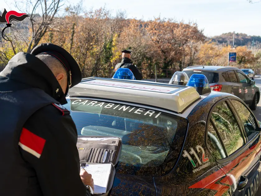 I carabinieri durante un controllo