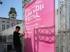 L’allestimento della Link Arena in piazza Unità (foto Lasorte)