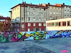 Il cavalcavia di via Orlandini nel rione di Ponziana da dove è stata lanciato il sasso (foto Bruni)