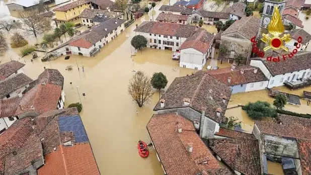 L'abitato di Versa, frazione di Romans d'Isonzo, sott'acqua