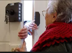 Un truffa a danni di un'anziana in una foto simbolica