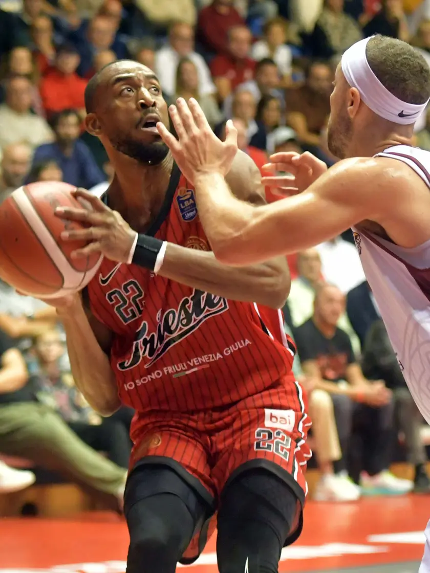 Markel Brown rientra nel derby dopo un lungo stop foto Bruni