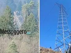 A sinistra il traliccio danneggiato a Terzo di Tolmezzo, a destra il traliccio dopo il ripristino