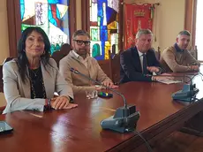 Anna Cisint, Marco Dreosto, Roberto e Filippo Marinieri in Municipio durante la conferenza stampa