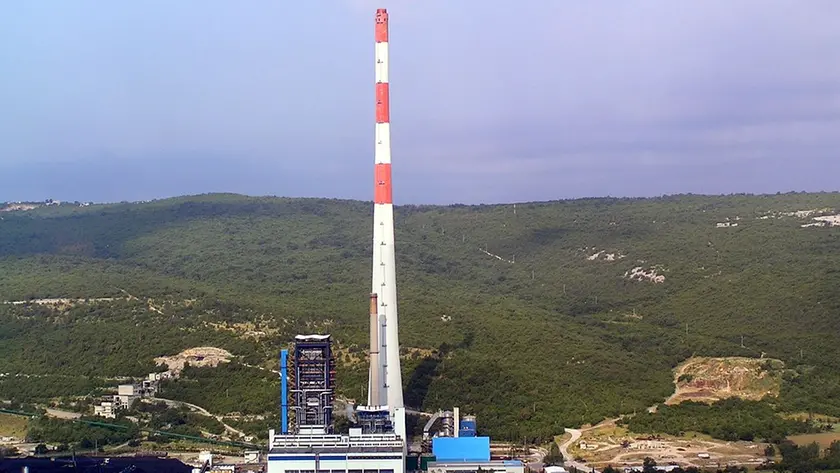 La centrale termo elettrica di Fianona in una foto d’archivio