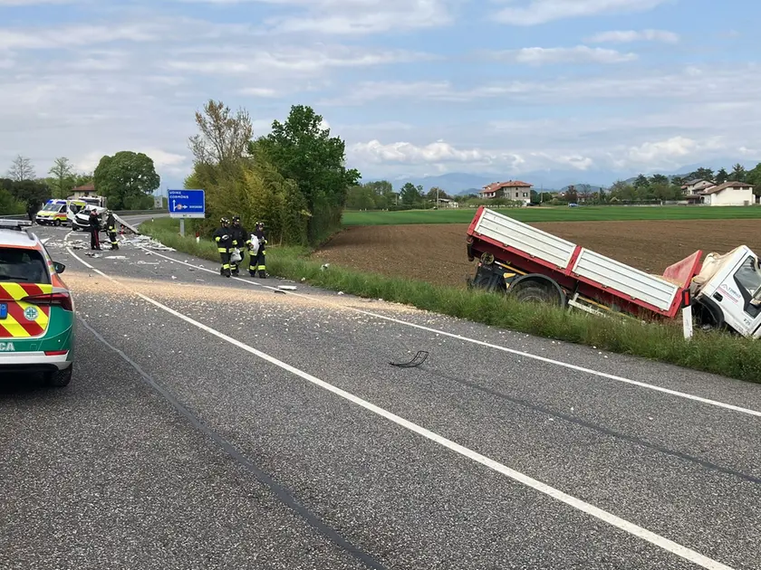 I mezzi coinvolti nel tragico scontro di oggi, 15 aprile, a Mariano del Friuli