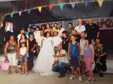 La festa organizzata per riconsegnare l'abito da sposa