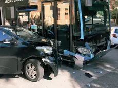 Lo scontro tra l'autobus e l'auto (Lasorte)