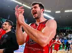 L’esultanza dopo la vittoria contro l’Apu Udine (foto Ciamillo / Lasorte)