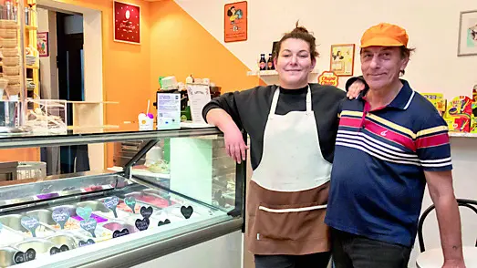 Anna e Marino Umer, che con Valentina Correddu gestiscono la gelateria Itabiba