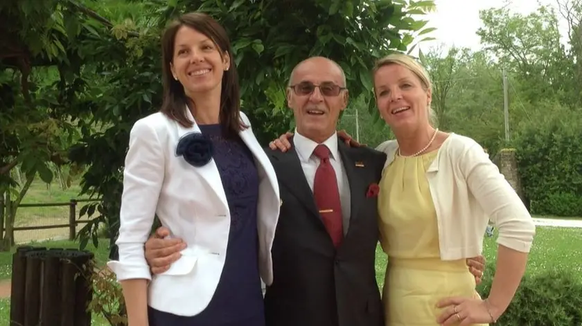 Marino Marini con le figlie Emanuela e Federica che lo affiancano nella gestione dell’azienda