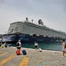La nave da crociera Mein Schiff 4 attraccata a Trieste (foto archivio Lasorte)