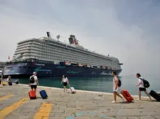 La nave da crociera Mein Schiff 4 attraccata a Trieste (foto archivio Lasorte)