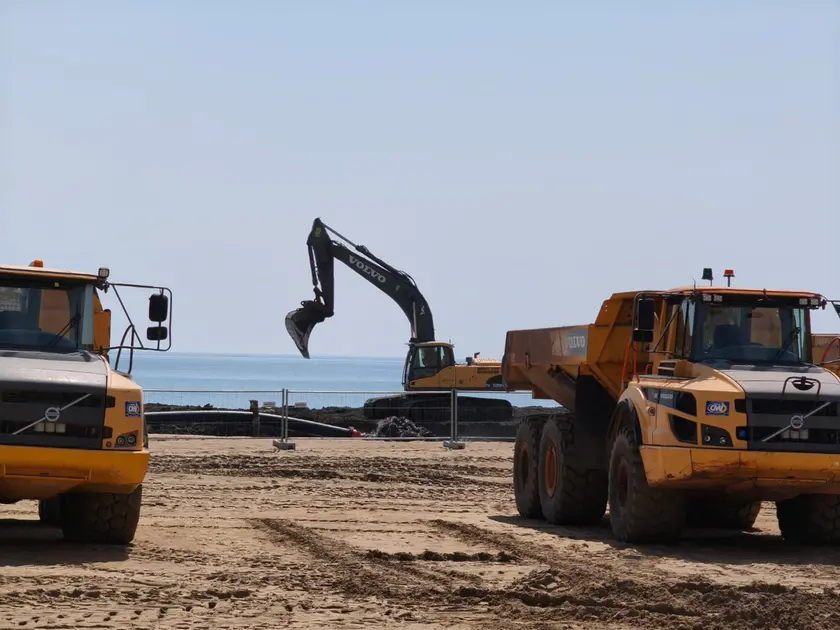 La movimentazione della sabbia a Pineta e Sabbiadoro