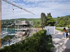 Il nuovo ascensore, visto dal Parco di Miramare. Lasorte