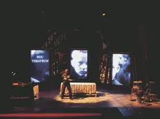 Una scena dello spettacolo Lettere a Bernini