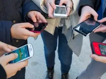 Giovani e social network: esiste un'età giusta per cominciare? Ecco il nostro sondaggio