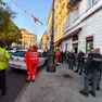 Poliziotti e sanitari del 118 intervenuti al “Bar Libertà”