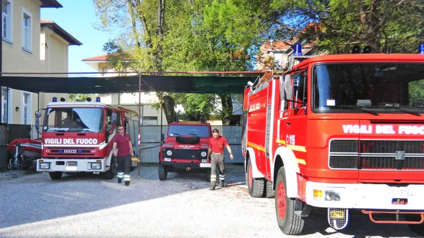 I pompieri nella sede estiva di via Pampagnola in una foto d’archivio
