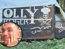 Nel tondoSamuele Donadello (Masterchef). Nella foto grande, il furgone