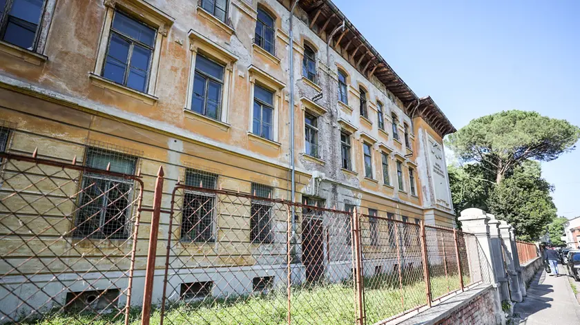 L'ex scuola Pitteri fotografata da Daniele Tibaldi