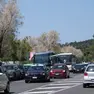 Ingorgo tra pullman e auto a Miramare (Silvano)