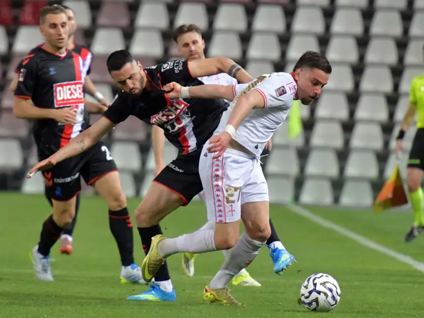 La Triestina in campo con il Vicenza (Foto Bruni)