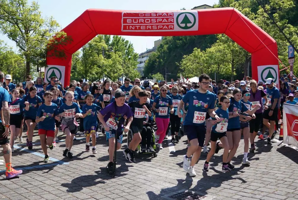 La partenza della Mujalonga Family (Bruni)