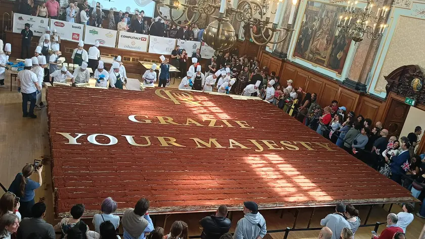 Il tiramisù da record realizzato a Londra dai pasticcieri del Friuli Venezia Giulia