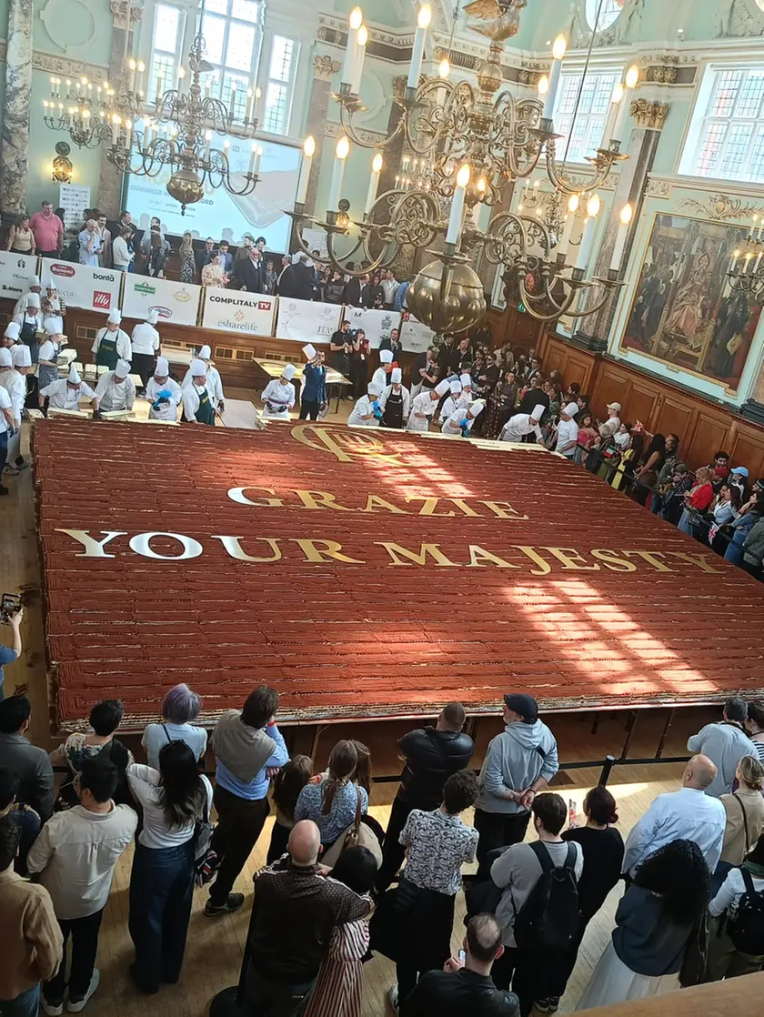 Il tiramisù da record realizzato a Londra dai pasticcieri del Friuli Venezia Giulia