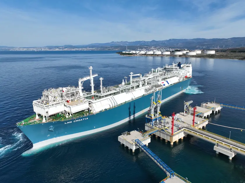 Uno scorcio dell’impianto di rigassificazione sull’isola di Veglia (foto lng.hr)