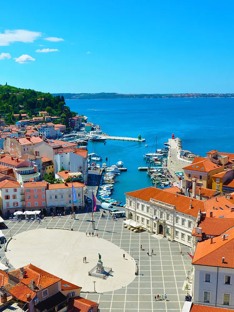Uno scorcio del centro storico di Pirano, con piazza Tartini
