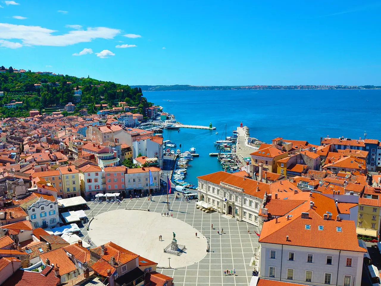 Uno scorcio del centro storico di Pirano, con piazza Tartini
