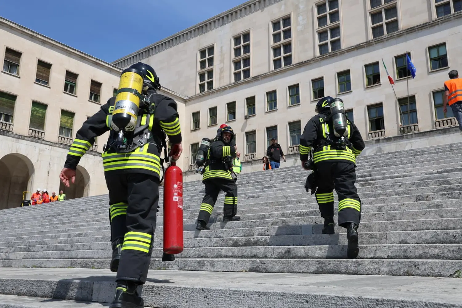 L’Università di Trieste, in occasione della Giornata mondiale per la salute e la sicurezza sul lavoro, ha partecipato a un’iniziativa congiunta per rafforzare, a livello accademico e territoriale, la cultura della prevenzione, con una maxi esercitazione che ha coinvolto studenti, docenti e personale amministrativo