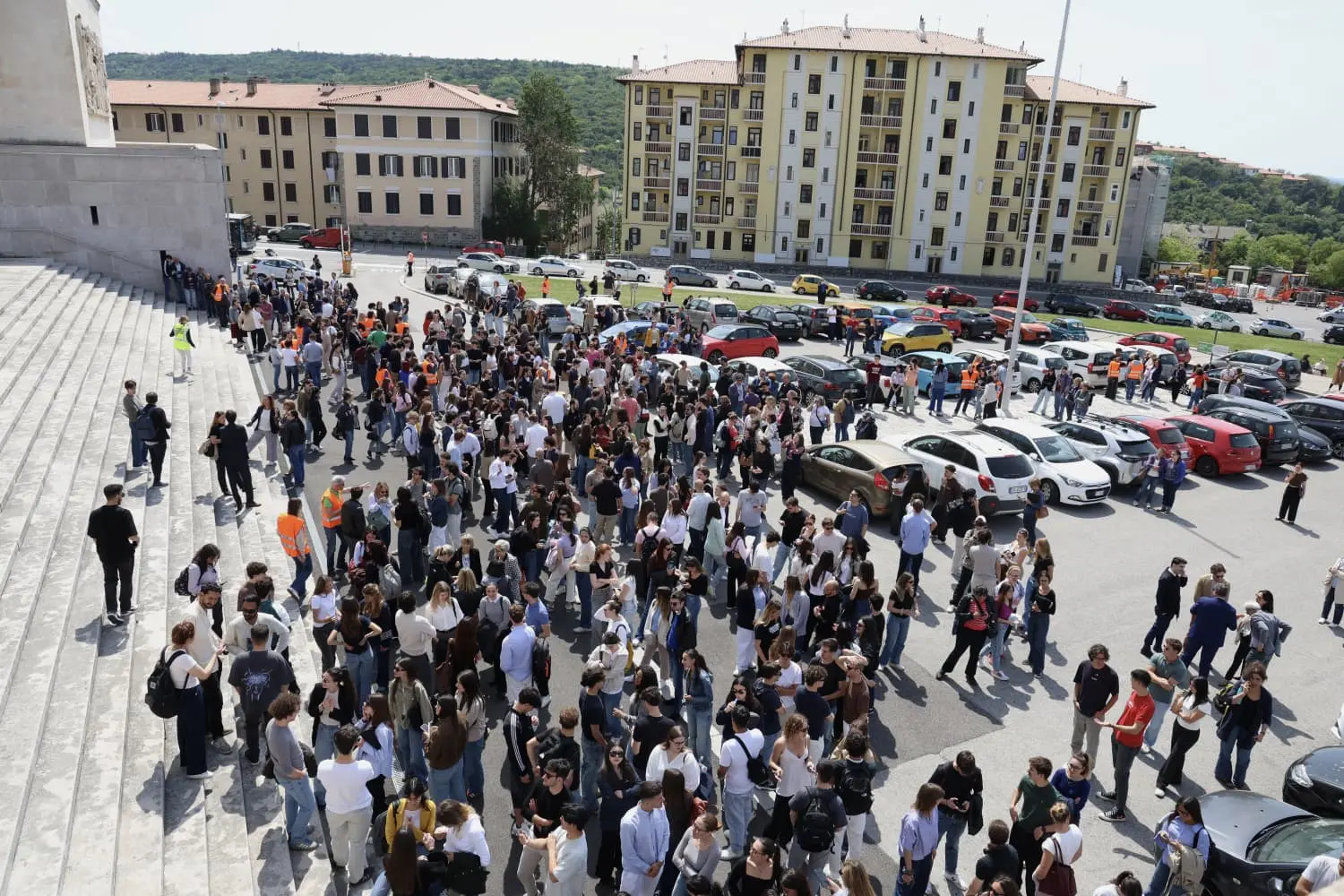 L’Università di Trieste, in occasione della Giornata mondiale per la salute e la sicurezza sul lavoro, ha partecipato a un’iniziativa congiunta per rafforzare, a livello accademico e territoriale, la cultura della prevenzione, con una maxi esercitazione che ha coinvolto studenti, docenti e personale amministrativo