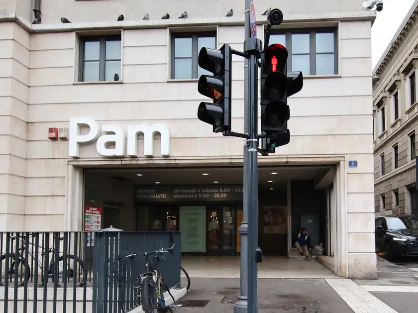 Il supermercato Pam di viale Miramare (foto archivio Lasorte)