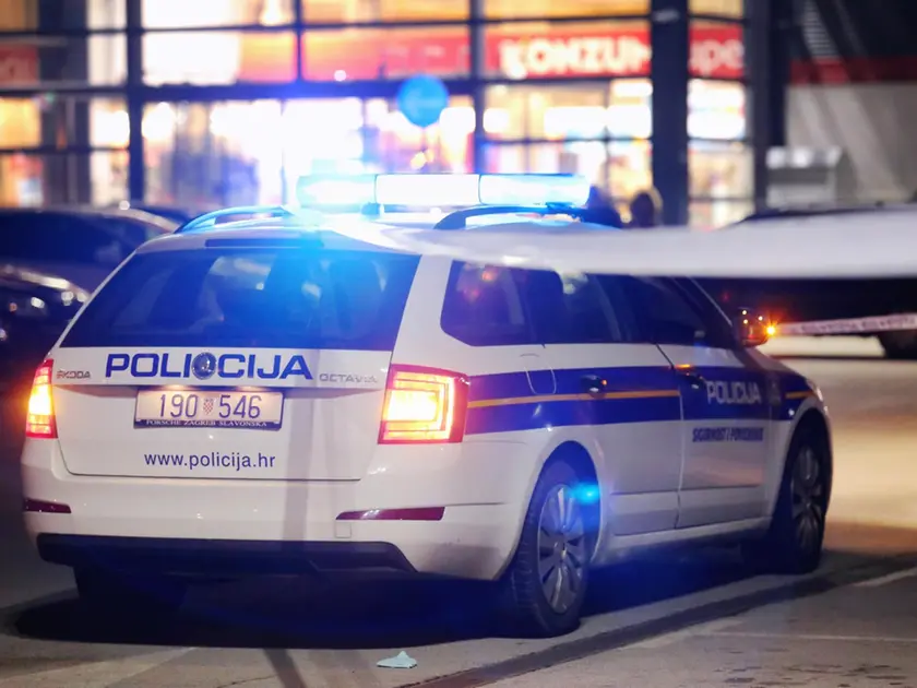 Un’automobile della Polizia croata durante un intervento