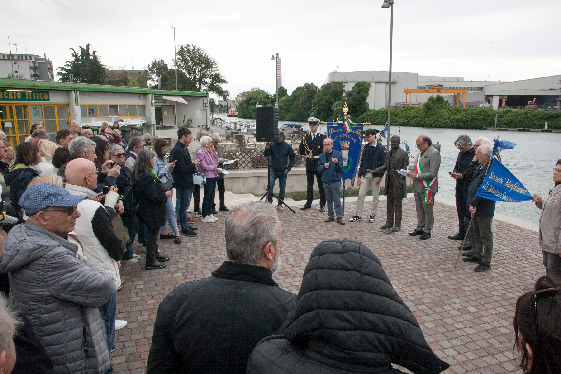 Inaugurata la statua di Valentinis