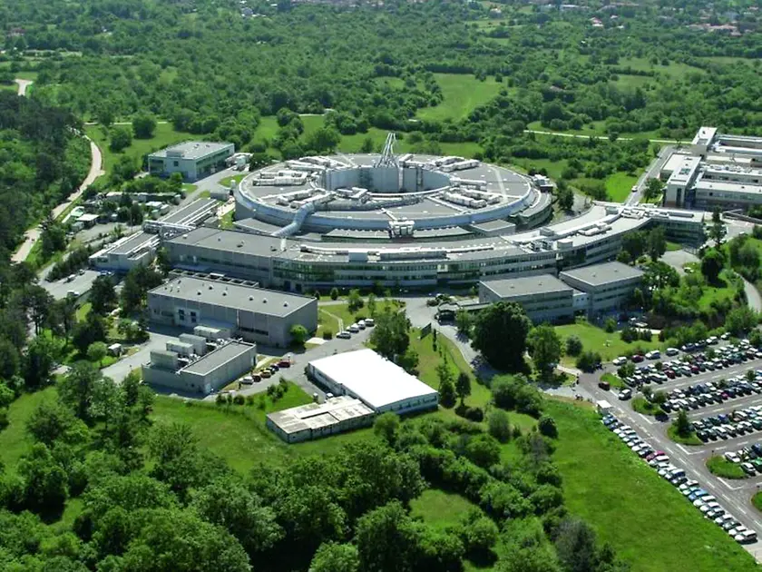 Una veduta dall’alto del Sincrotrone a Basovizza, uno dei luoghi simbolo del mondo della scienza Fvg