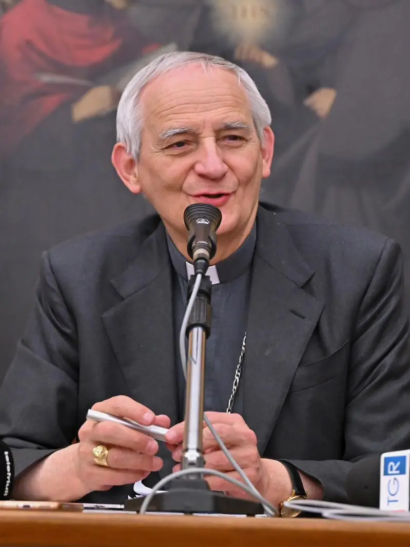 Il Cardinale Matteo Maria Zuppi a Gemona, durante la conferenza stampa (Foto Petrussi)